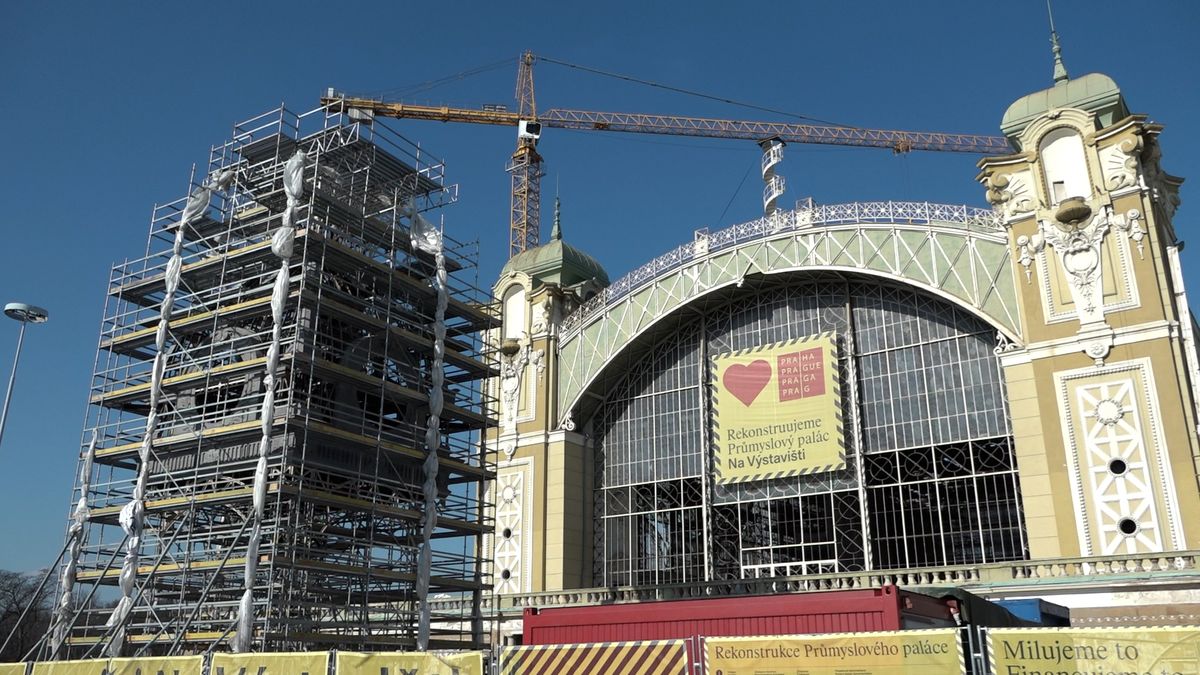Rok od zahájení rekonstrukce Průmyslového paláce. Takto to teď vypadá uvnitř